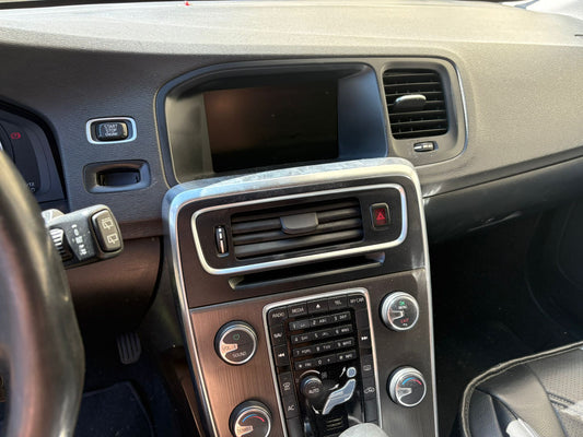 Autoradio   Volvo v60 |  9"   |   2012 in Poi |   Android   |   Bluetooth   |   CarPlay   |   Android   Auto   |  4-64GB  Ram