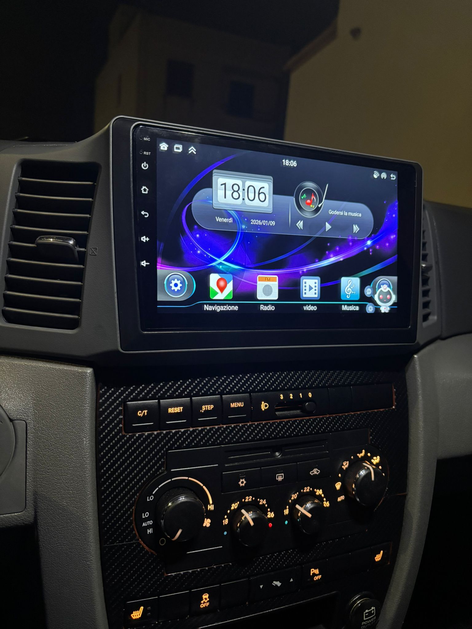 Autoradio   per   Jeep   Grand   Cherokee   9”|   2004-2010   |   Android   |   Bluetooth   |   CarPlay   |   Android   Auto   |   2GB/4GB/8GB   Ram