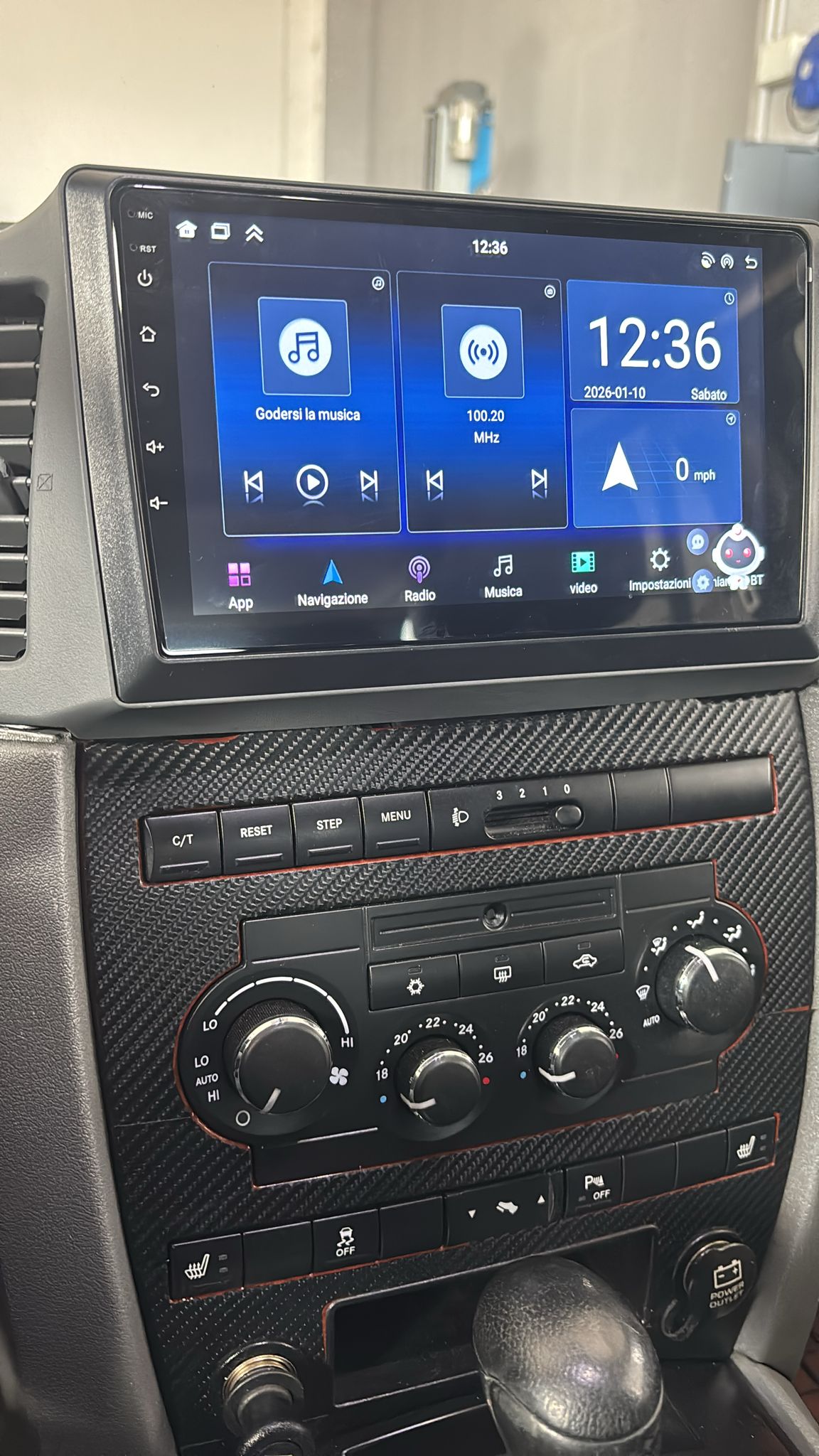 Autoradio   per   Jeep   Grand   Cherokee   9”|   2004-2010   |   Android   |   Bluetooth   |   CarPlay   |   Android   Auto   |   2GB/4GB/8GB   Ram
